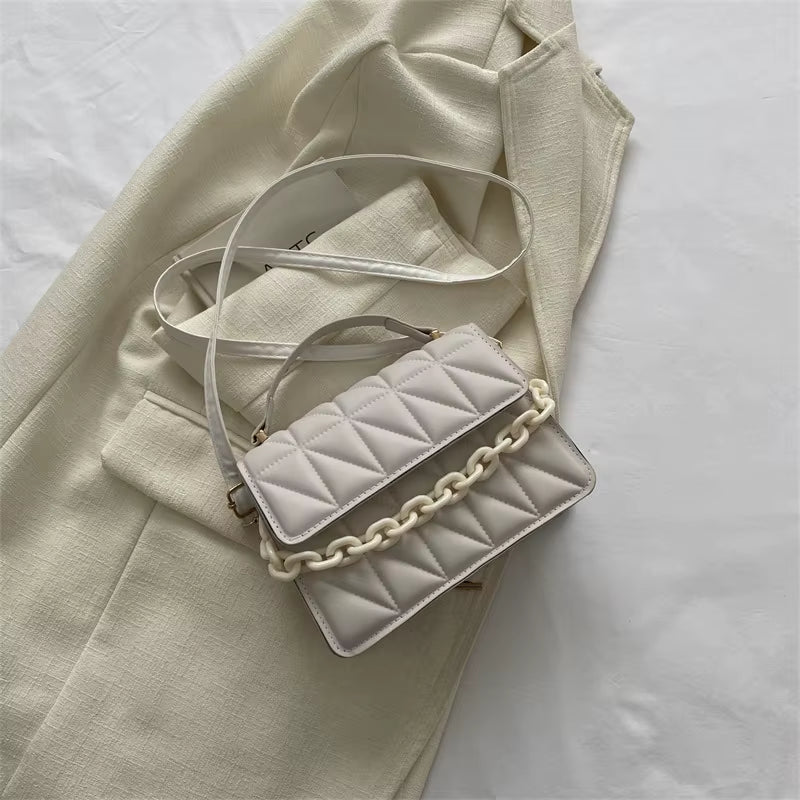 Chic Quilted Diamond Chain Crossbody Bag for Women - Elegant Purse with Golden-Tone Hardware, Black, Retro Style