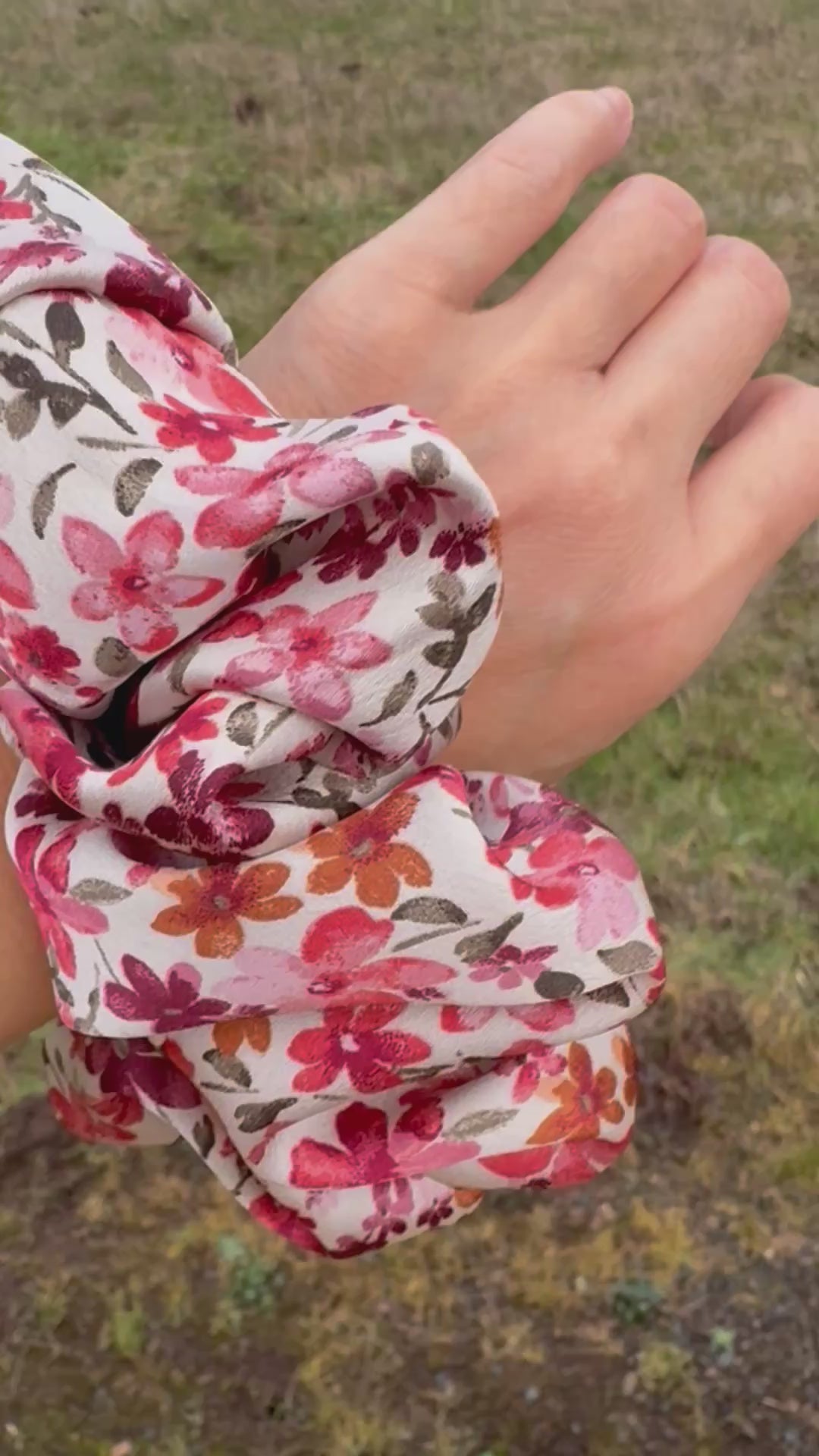 Take It Easy - Oversized Floral Satin Scrunchie (XXL)