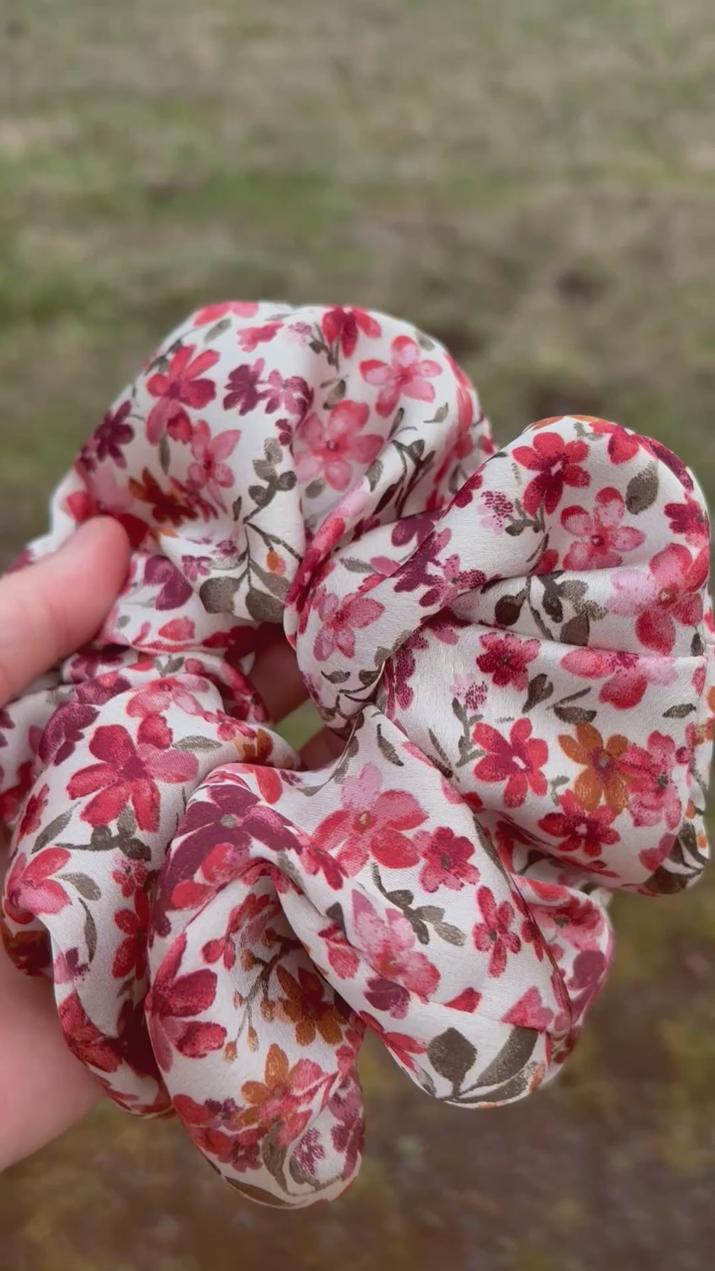 Take It Easy - Oversized Floral Satin Scrunchie (XXL)